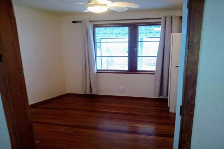 Photo of property in 60 Beach Haven Road, Beach Haven, Auckland, 0626