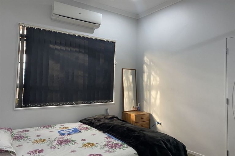 Photo of property in 15a Kiernan Place, Kelston, Auckland, 0602