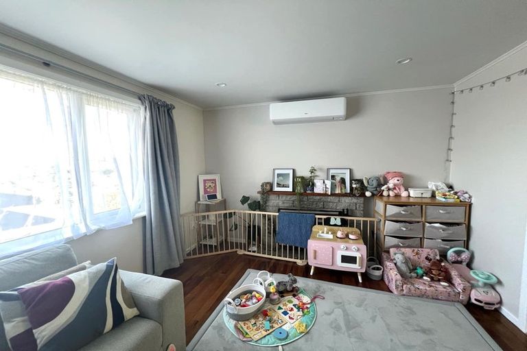 Photo of property in 22 Kenmore Street, Newlands, Wellington, 6037