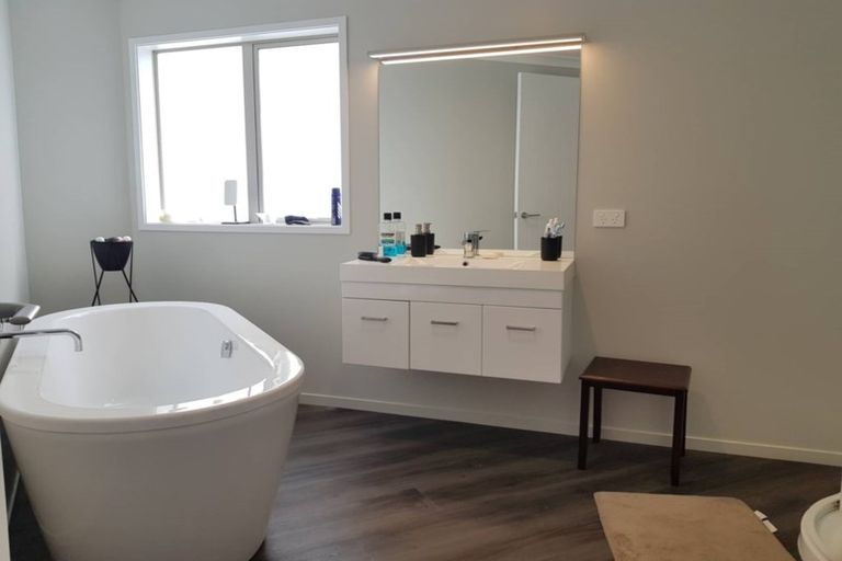 Photo of property in 4 Lakeside Terrace, Omokoroa, 3114