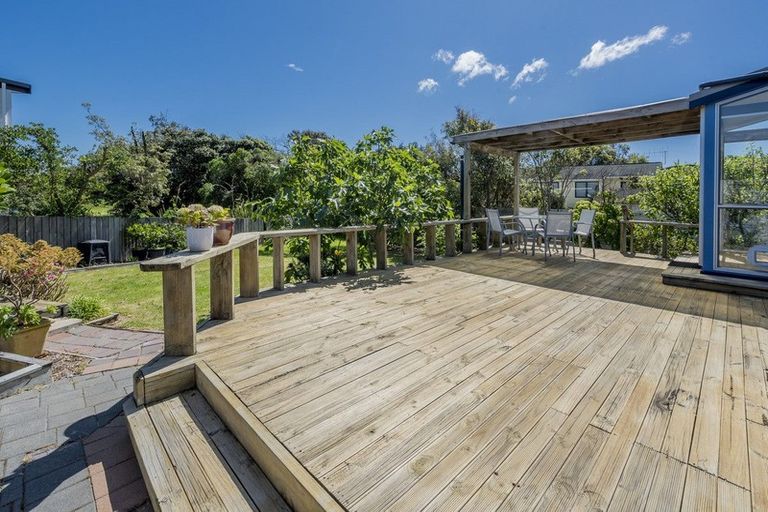 Photo of property in 4 Pio Pio Place, Waikanae Beach, Waikanae, 5036