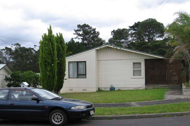 Photo of property in 10 Lucknow Place, Blockhouse Bay, Auckland, 0600