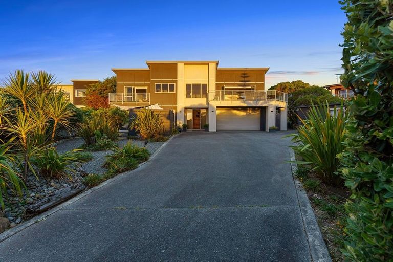Photo of property in 11 Pharazyn Avenue, Waikanae Beach, Waikanae, 5036