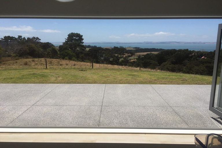 Photo of property in 3143 South Head Road, South Head, Helensville, 0874