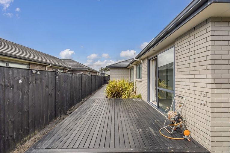 Photo of property in 9 Moemoea Avenue, Kumeu, 0810