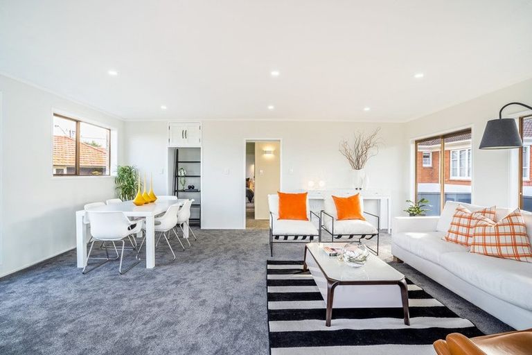 Photo of property in 2/101 Sylvan Avenue, Northcote, Auckland, 0627