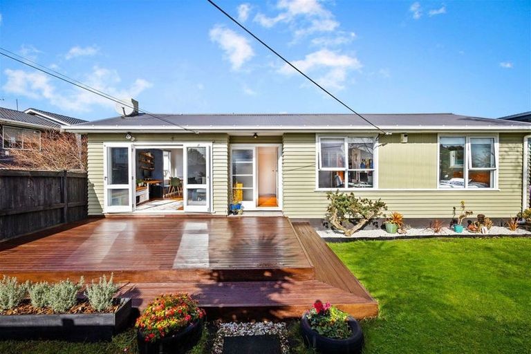 Photo of property in 45 Totara Road, Te Atatu Peninsula, Auckland, 0610