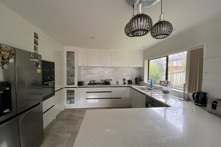 Photo of property in 208 Botany Road, Botany Downs, Auckland, 2010