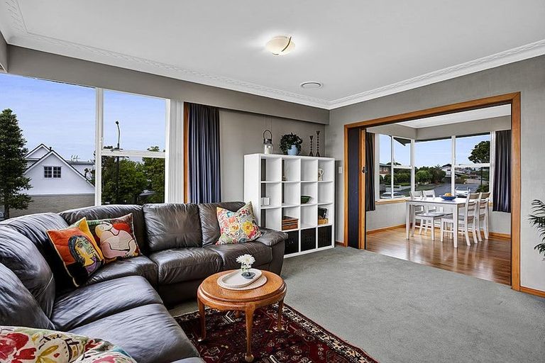 Photo of property in 14 Montana Place, Merrilands, New Plymouth, 4312