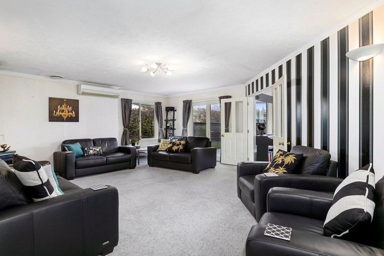 Photo of property in 142 Hagart-alexander Drive, Mosgiel, 9024