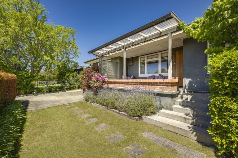 Photo of property in 16 Tauroa Road, Havelock North, 4130