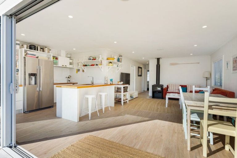 Photo of property in 135 Mayfair Avenue, Whangamata, 3620