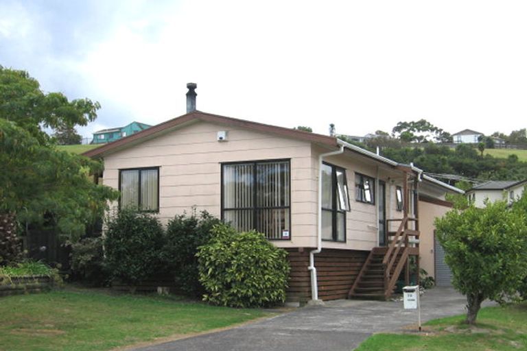 Photo of property in 72 West Harbour Drive, West Harbour, Auckland, 0618