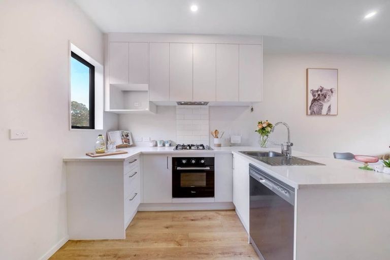 Photo of property in 2 Creekside Way, Flat Bush, Auckland, 2019