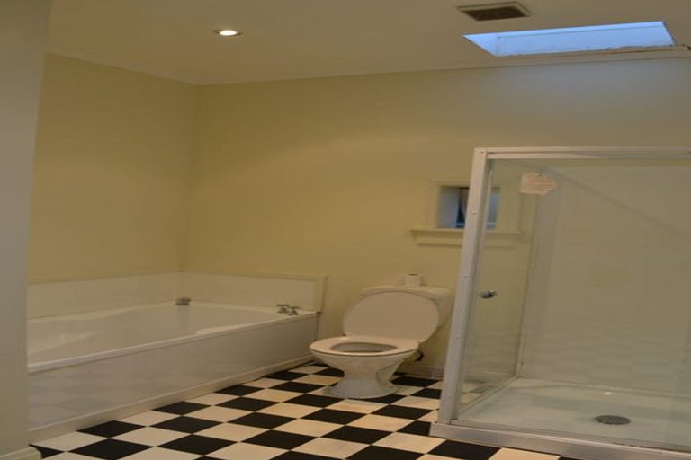 Photo of property in 37 Raroa Road, Kelburn, Wellington, 6012