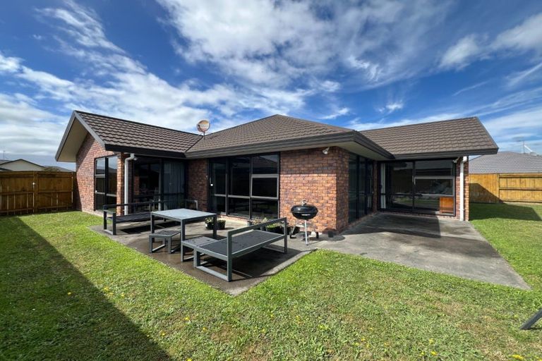 Photo of property in 3 Medallion Court, Kelvin Grove, Palmerston North, 4414