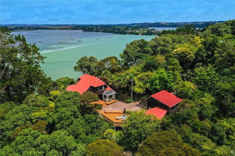 Photo of property in 25 Austin Road, Greenhithe, Auckland, 0632