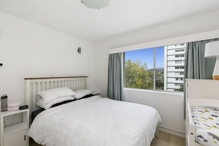 Photo of property in Mansfield Towers, 1 Grant Road, Thorndon, Wellington, 6011