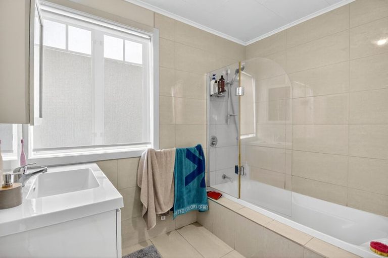 Photo of property in 1/5 Seabrook Avenue, New Lynn, Auckland, 0600