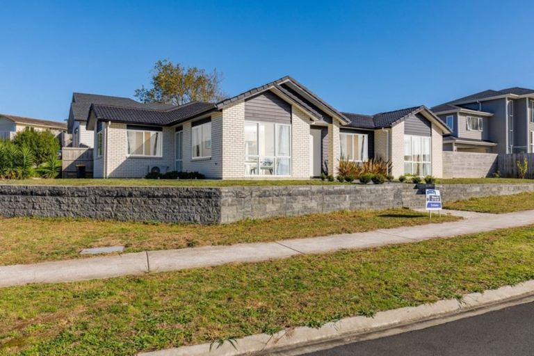 Photo of property in 2 Will Street, Huapai, Kumeu, 0810