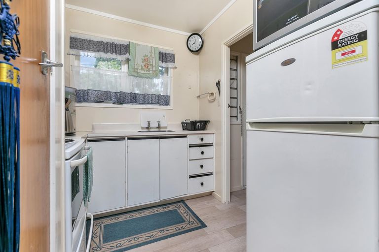Photo of property in 1/32 Rosewarne Crescent, Glendene, Auckland, 0602