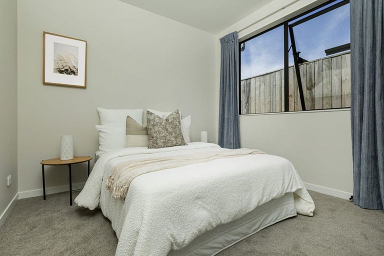 Photo of property in 1 Mcindoe Road, Kumeu, 0810
