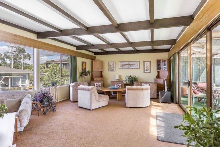 Photo of property in 1/8 Long Street, Torbay, Auckland, 0630