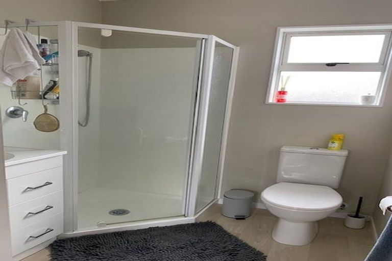 Photo of property in 96 Hutchinsons Road, Bucklands Beach, Auckland, 2014