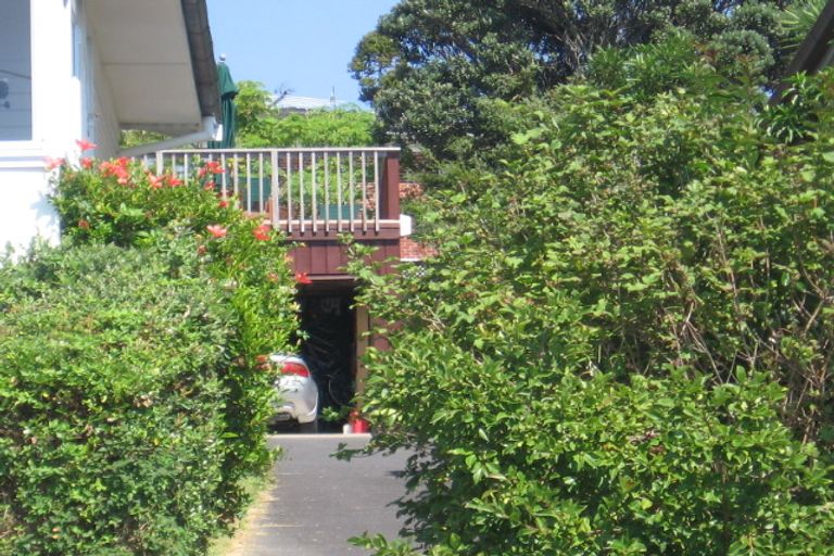 Photo of property in 20 Bournemouth Terrace, Murrays Bay, Auckland, 0630