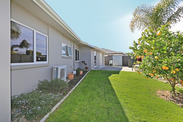Photo of property in 15 Akaroa Road, Poraiti, Napier, 4112
