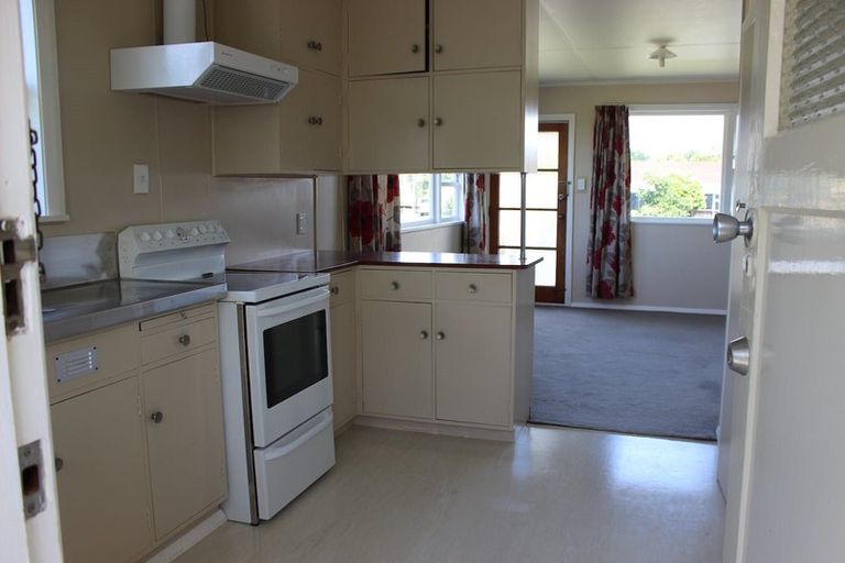 Photo of property in 80a Wikiriwhi Crescent, Awapuni, Palmerston North, 4412