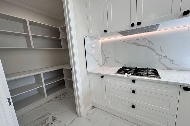 Photo of property in 17a Artesia Close, Shamrock Park, Auckland, 2016