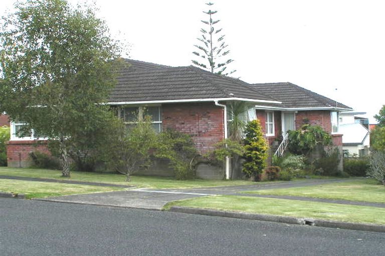 Photo of property in 2/6 Stone Street, Hauraki, Auckland, 0622