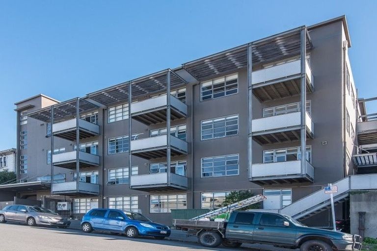 Photo of property in Vespa Apartments, 402/20 Hanson Street, Mount Cook, Wellington, 6021