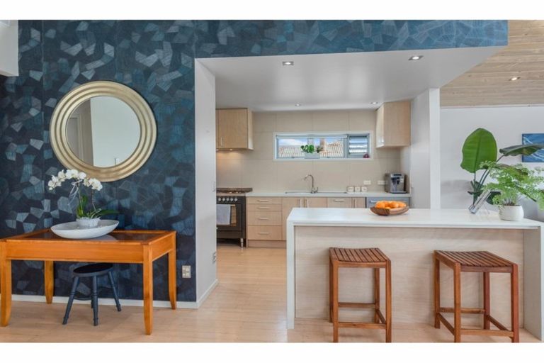 Photo of property in 1/33 Braemar Road, Rothesay Bay, Auckland, 0630