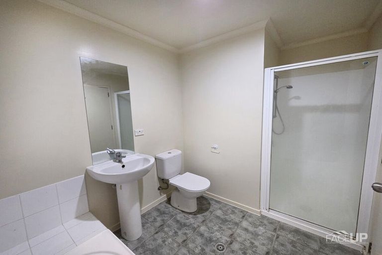 Photo of property in 3/4 Keeling Road, Henderson, Auckland, 0612