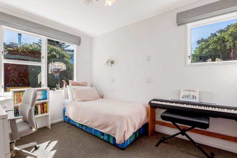 Photo of property in 28 Sea Vista Drive, Pukerua Bay, Porirua, 5026