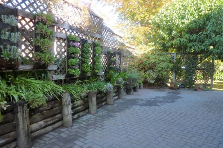 Photo of property in 2 Grand Vue Road, Kawaha Point, Rotorua, 3010