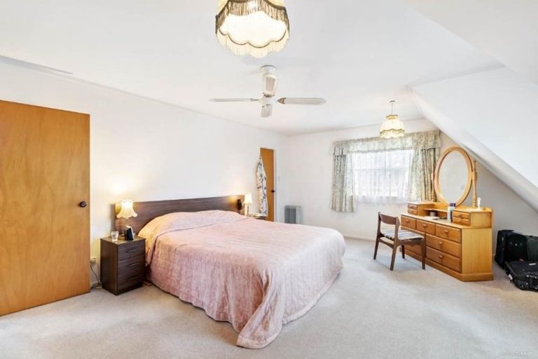 Photo of property in 34 Akoranga Drive, Northcote, Auckland, 0627