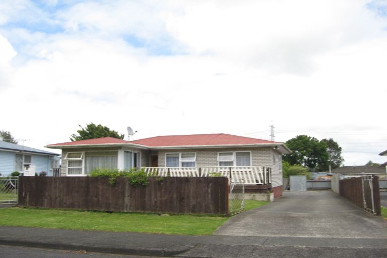 Photo of property in 42 Tairere Crescent, Rosehill, Papakura, 2113