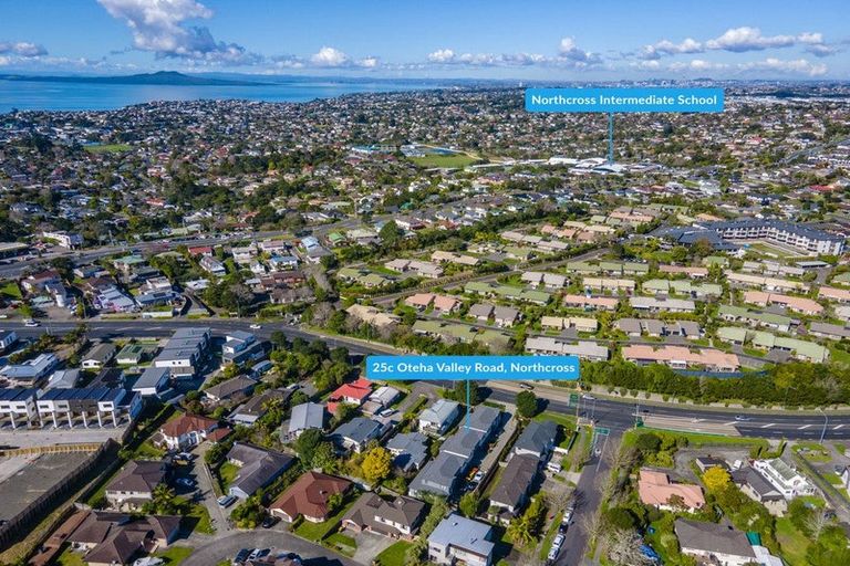 Photo of property in 25c Oteha Valley Road, Northcross, Auckland, 0632