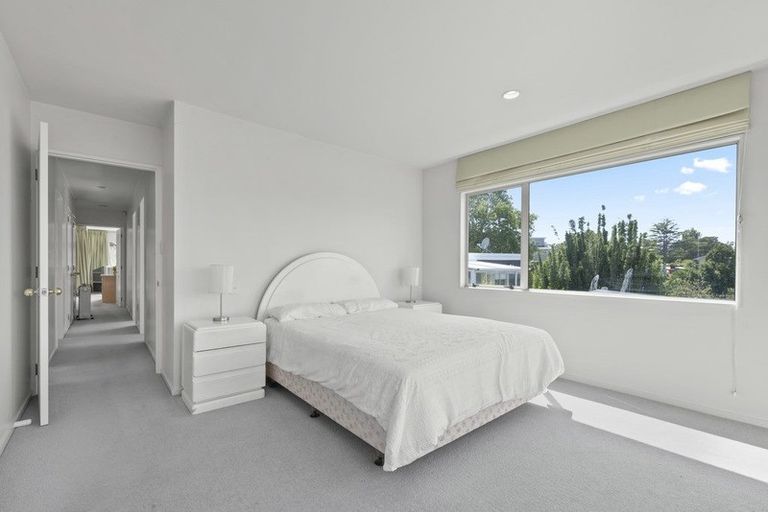 Photo of property in 2/17 Bevyn Street, Castor Bay, Auckland, 0620