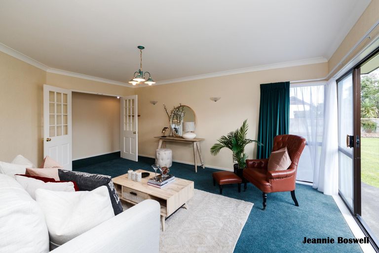 Photo of property in 19 Clearview Drive, Milson, Palmerston North, 4414