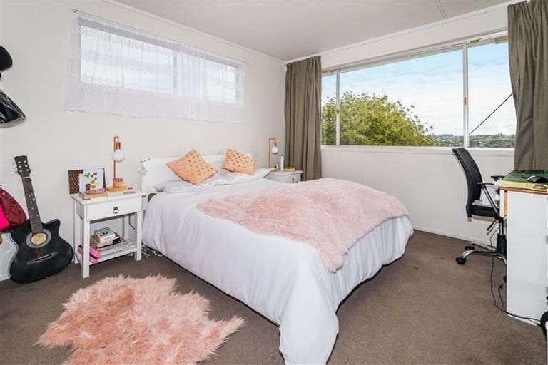 Photo of property in 12 William Souter Street, Forrest Hill, Auckland, 0620