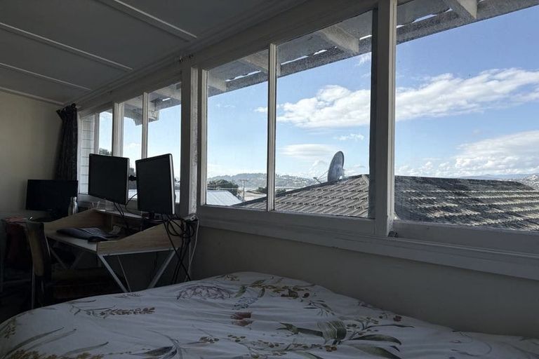 Photo of property in 80 Queens Drive, Lyall Bay, Wellington, 6022