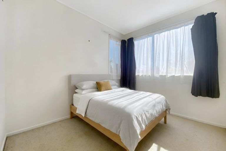 Photo of property in 12 Claverdon Drive, Massey, Auckland, 0614