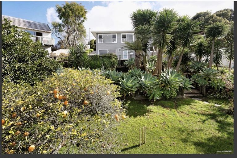 Photo of property in 88 Chivalry Road, Glenfield, Auckland, 0629