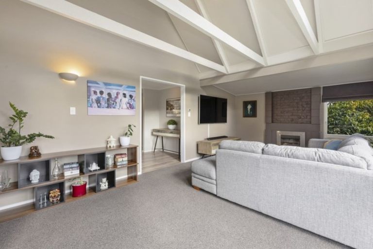 Photo of property in 15 Haast Close, Kelson, Lower Hutt, 5010