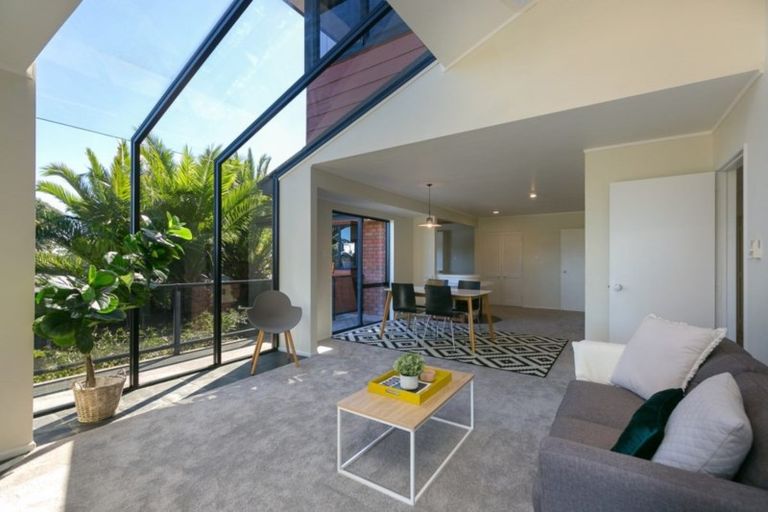 Photo of property in 11d Redwood Crescent, Hurdon, New Plymouth, 4310