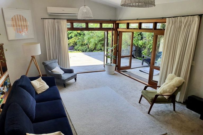 Photo of property in 107 Vauxhall Road, Narrow Neck, Auckland, 0624